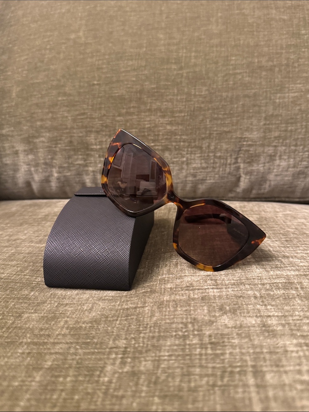 Prada cat-eye Havana brown sunglasses LIKE NEW